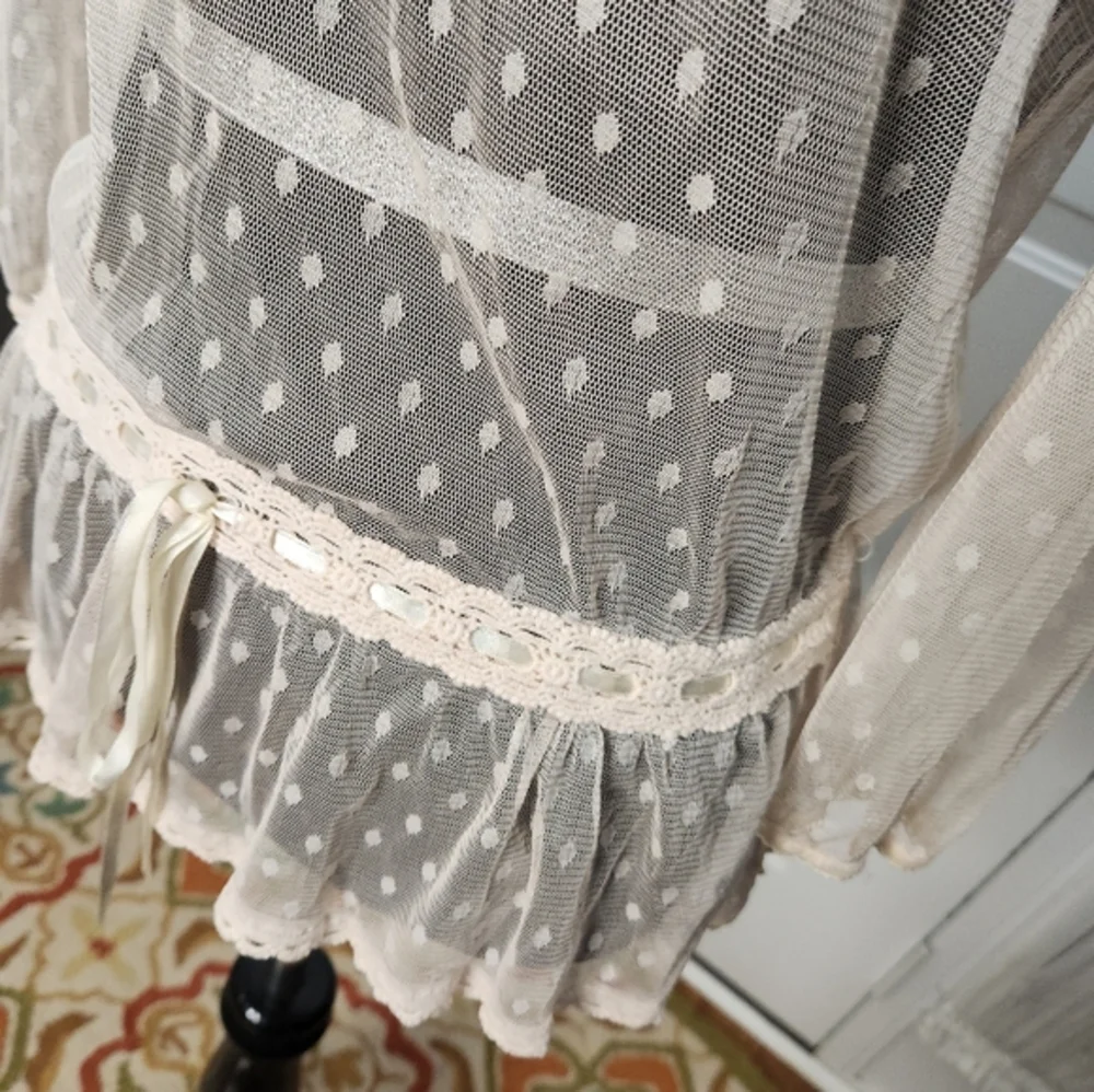 Flying‎ Tomato Ivory Long Sleeve Lace Top  Size Medium - Picture 5 of 10